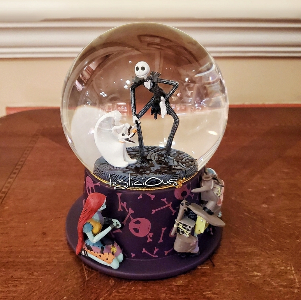 DISNEY PARKS NIGHTMARE BEFORE CHRISTMAS SNOWGLOBE - Picture 2 of 6